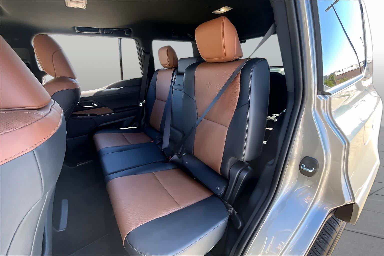 Certified 2026 Lexus GX 550 w/ Cold Area Package AWD/4WD image 20