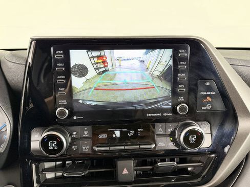 Used 2021 Toyota Highlander XLE image 69