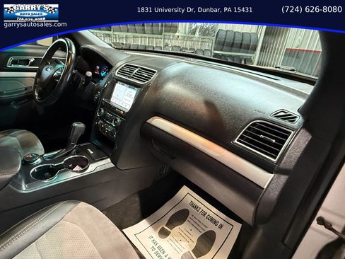Used 2017 Ford Explorer XLT w/ Equipment Group 202A AWD/4WD image 32
