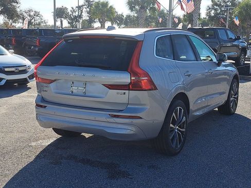 Used 2022 Volvo XC60 B5 Momentum w/ Advanced Package image 3