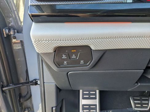 Certified 2025 Volkswagen Atlas Peak Edition SE AWD/4WD image 26