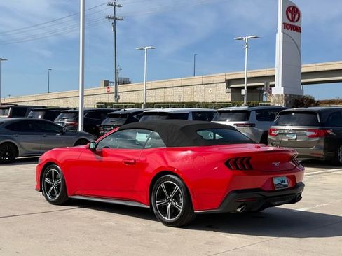 Used 2025 Ford Mustang Convertible RWD image 4
