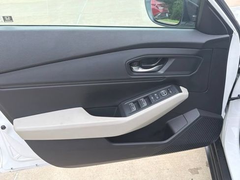 Certified 2025 Honda Accord SE image 18