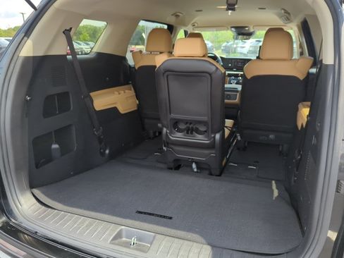 Used 2022 Kia Carnival LX FWD image 24