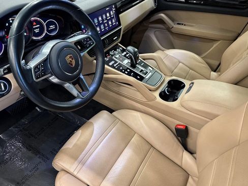 Used 2022 Porsche Cayenne AWD/4WD image 4