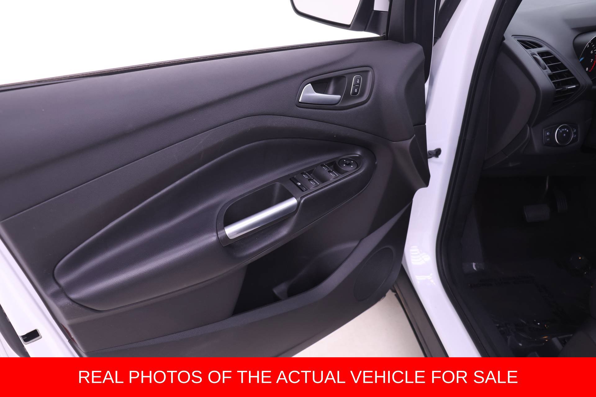 Used 2019 Ford Escape SE FWD image 9