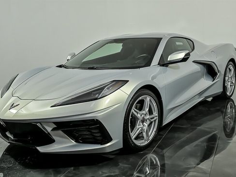 Used 2021 Chevrolet Corvette Stingray Coupe w/ 1LT RWD image 5