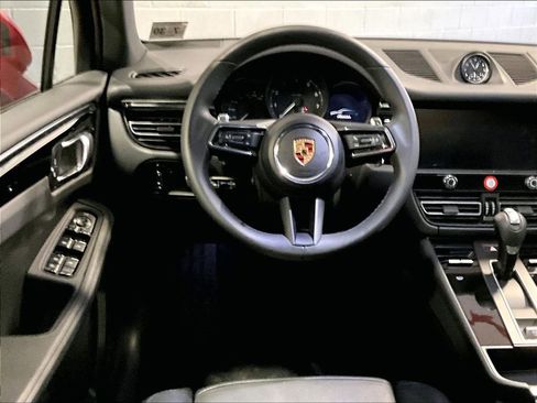 Used 2025 Porsche Macan image 11