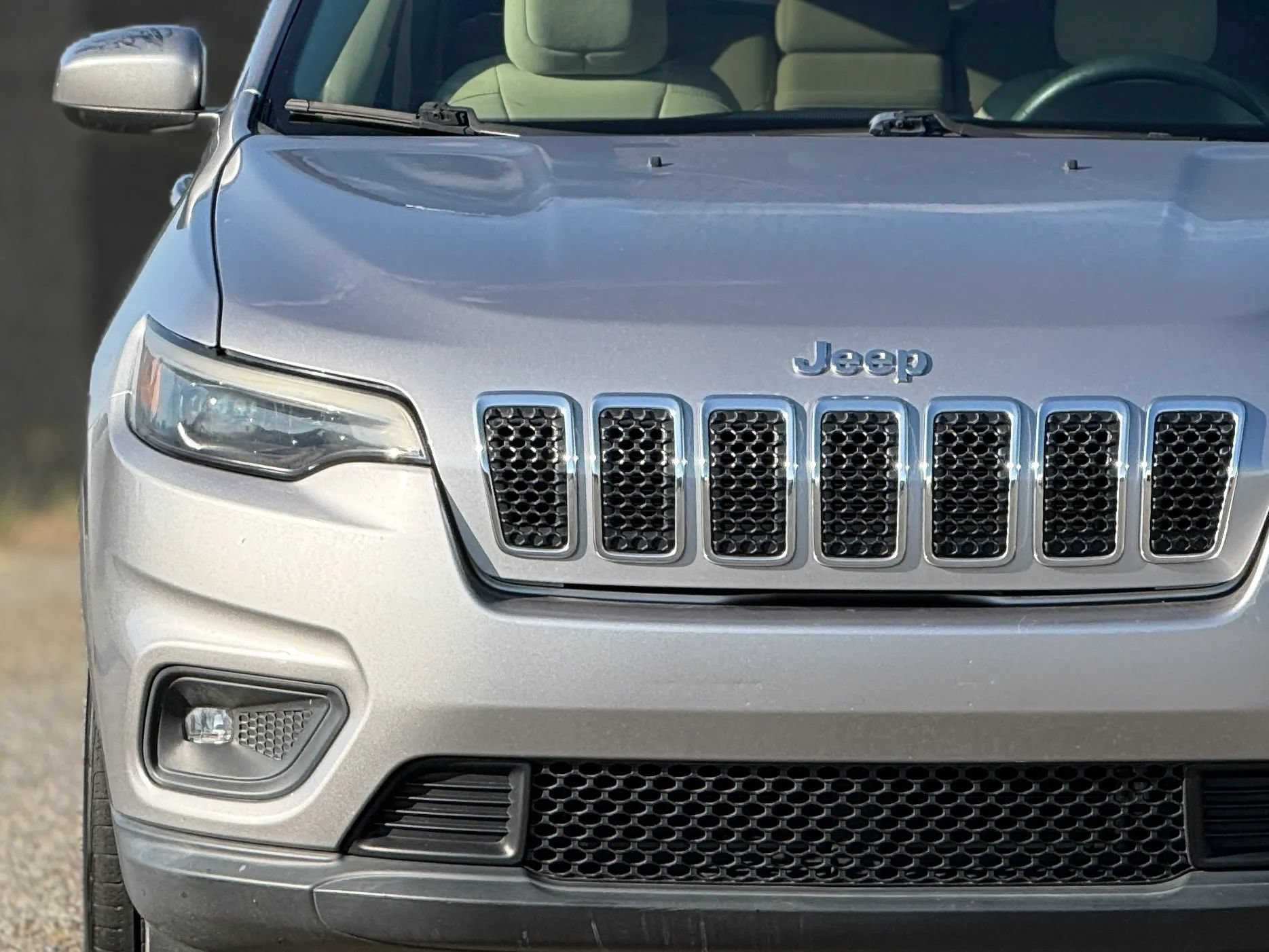 Used 2019 Jeep Cherokee Latitude w/ Popular Appearance Group FWD image 11