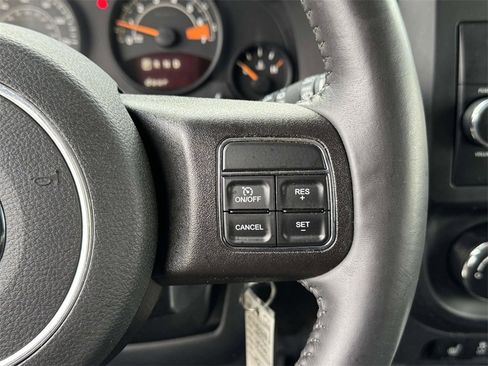 Used 2016 Jeep Patriot Latitude w/ Sun/Sound Group image 23