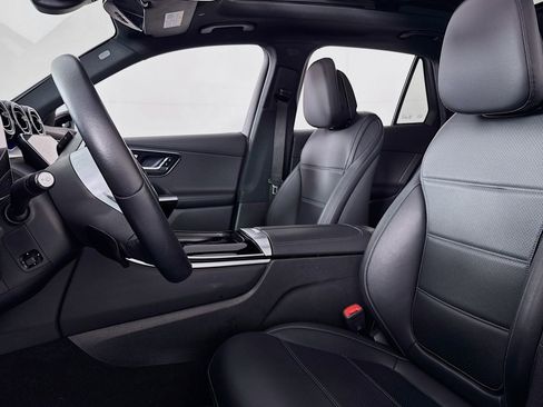 Certified 2024 Mercedes-Benz GLC 300 image 17