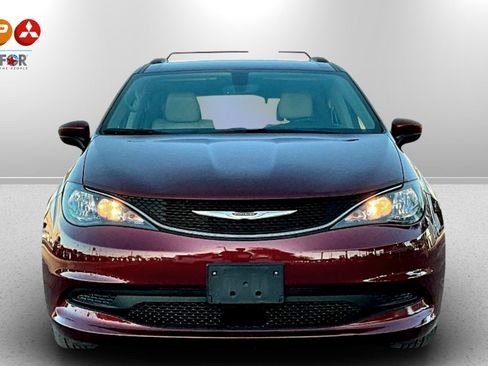 Used 2021 Chrysler Voyager Lxi image 3