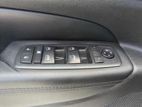 Used 2019 Jeep Grand Cherokee Laredo RWD image 30