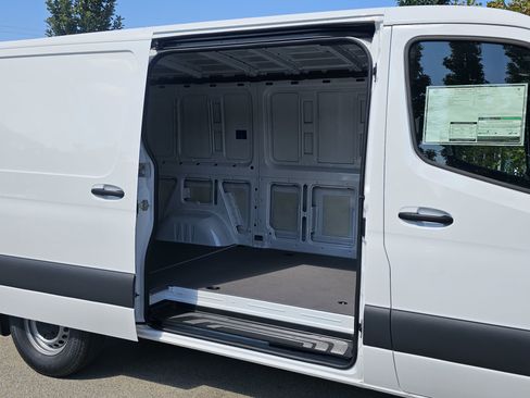 New 2025 Mercedes-Benz Sprinter 2500 image 3