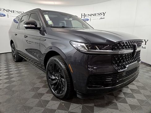 New 2025 Lincoln Navigator L Reserve w/ Jet Appearance Package AWD/4WD image 4