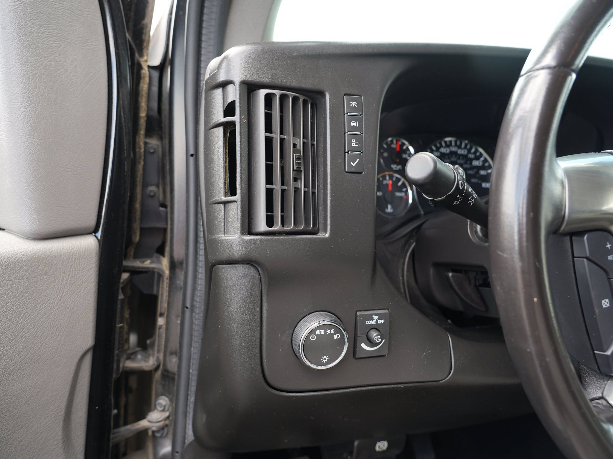 Used 2016 Chevrolet Express 3500 Extended RWD image 17