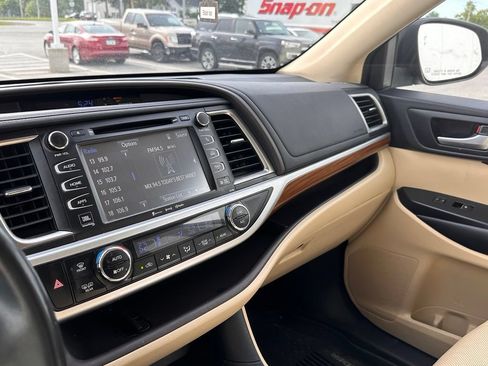 Used 2017 Toyota Highlander Limited w/ Protection Package #3 AWD/4WD image 26
