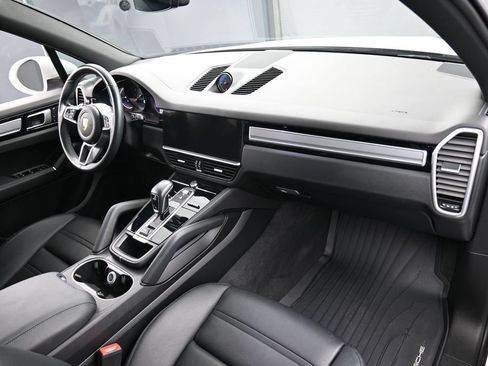 Certified 2022 Porsche Cayenne Platinum Edition AWD/4WD image 31