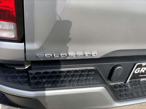 Used 2023 Chevrolet Colorado LT AWD/4WD image 30
