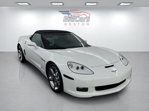 Used 2013 Chevrolet Corvette Grand Sport w/ 3LT Preferred Equipment Group RWD image 3