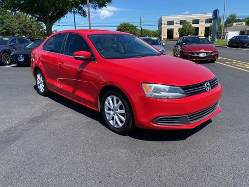Used 2013 Volkswagen Jetta SE FWD image 1
