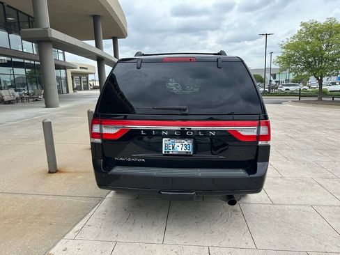 Used 2017 Lincoln Navigator Select AWD/4WD image 6