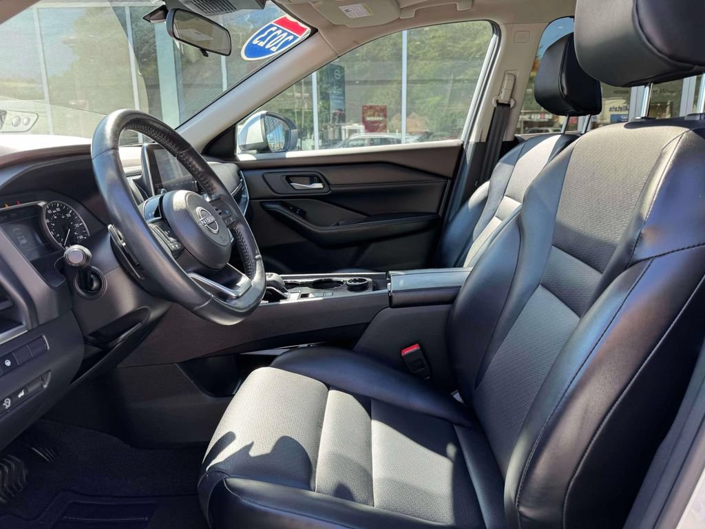 Certified 2023 Nissan Rogue SV w/ SV Premium B Package AWD/4WD image 14