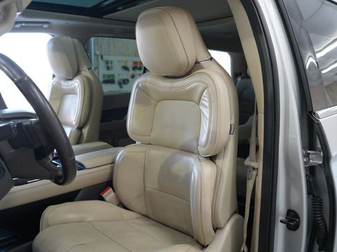 Used 2018 Lincoln Navigator Reserve w/ Technology Package image 25