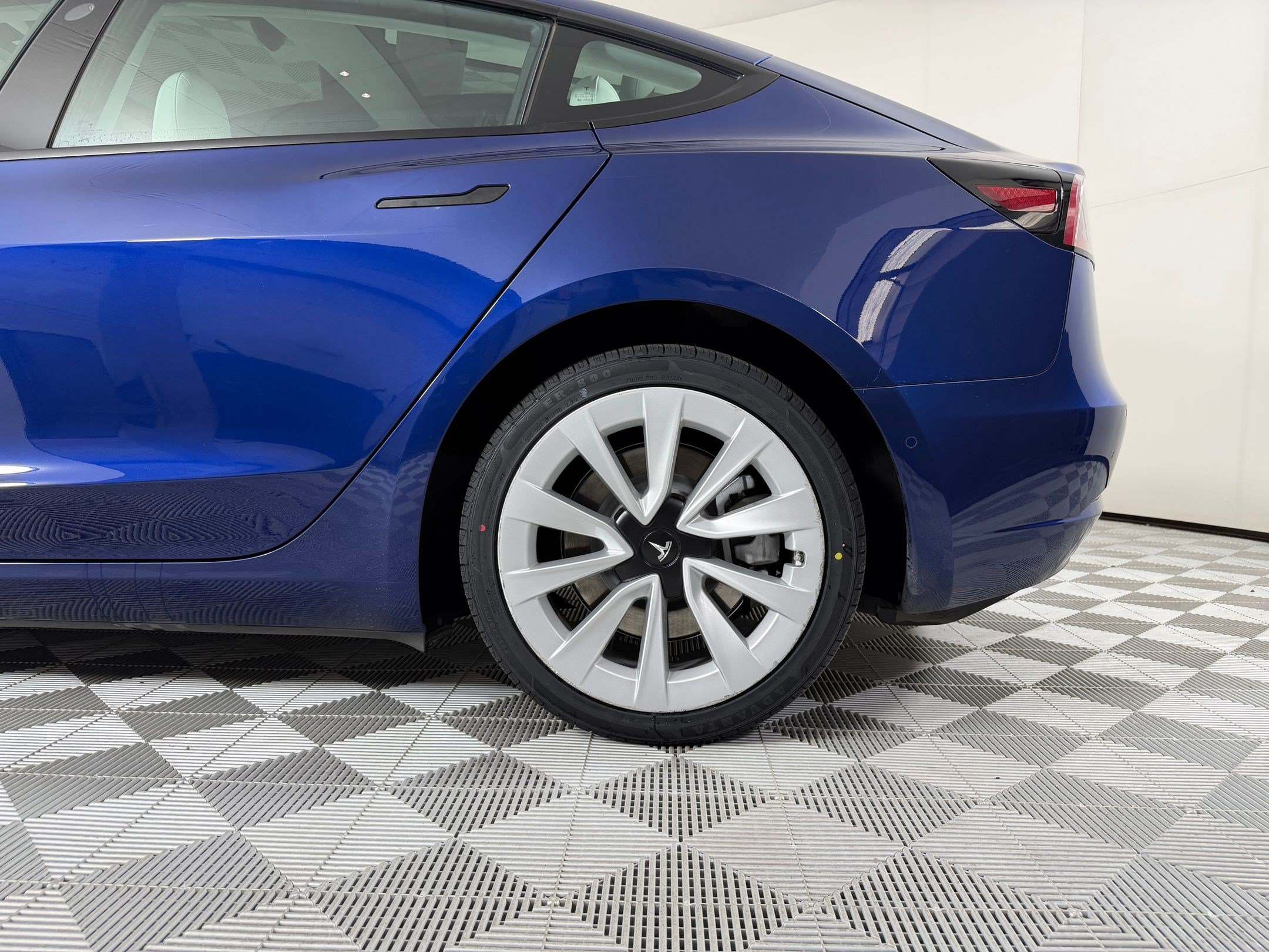 Used 2021 Tesla Model 3 Long Range AWD/4WD image 29