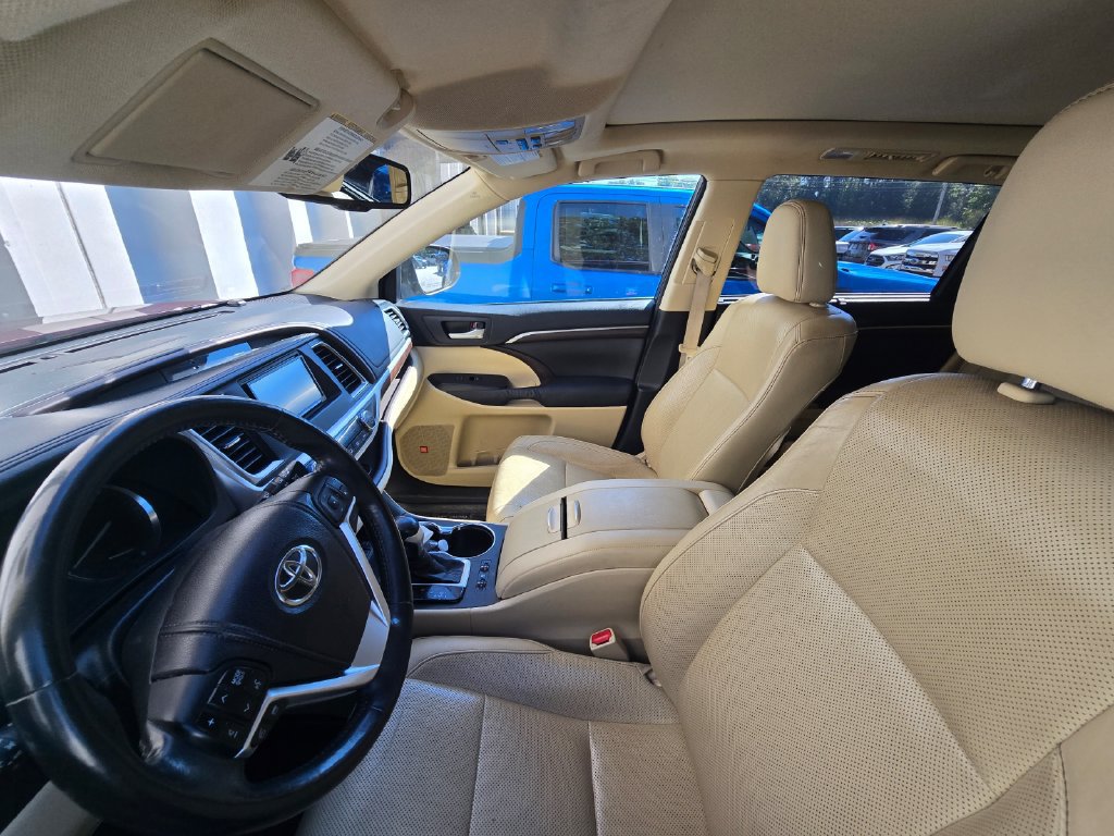 Used 2014 Toyota Highlander Limited Platinum AWD/4WD image 3