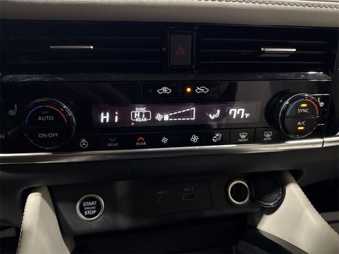 Used 2023 Nissan Rogue SL w/ SL Premium Package image 17