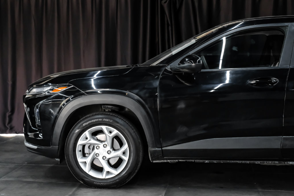Used 2025 Chevrolet Trax LS w/ LS Convenience Package FWD image 12
