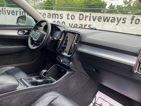 Used 2022 Volvo XC40 T5 Momentum AWD/4WD image 18