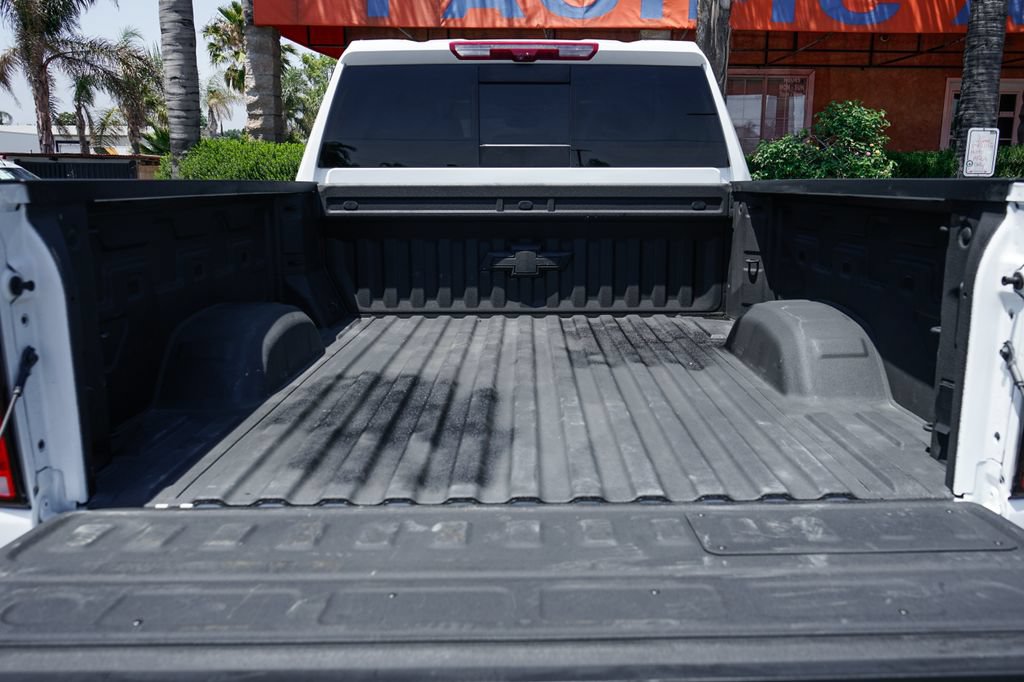 Used 2025 Chevrolet Silverado 2500 LTZ w/ LTZ Premium Package AWD/4WD image 8