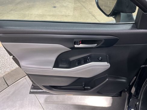 Used 2021 Toyota Highlander XLE image 15