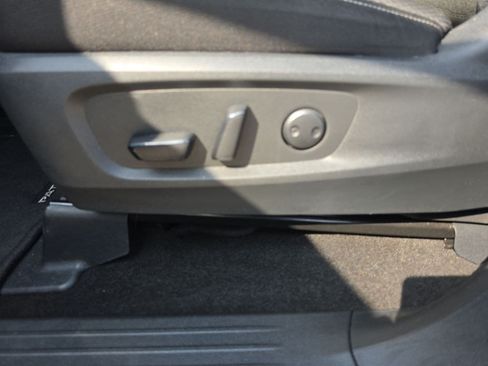 Used 2025 Nissan Pathfinder SV FWD image 29