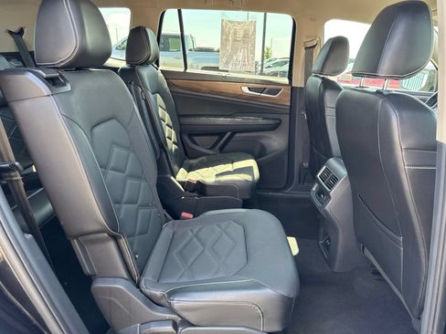 Used 2024 Volkswagen Atlas SE FWD image 12