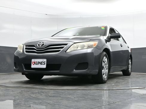 Used 2010 Toyota Camry LE FWD image 37