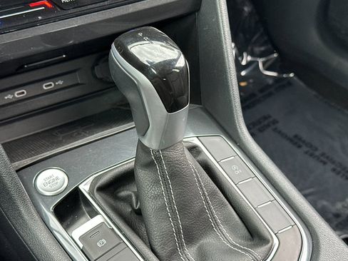 Used 2024 Volkswagen Tiguan SE image 21