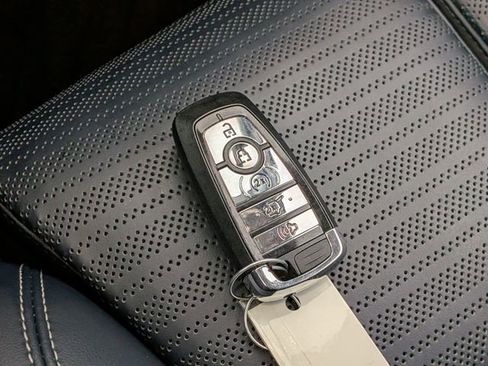 Certified 2025 Lincoln Nautilus Reserve image 45