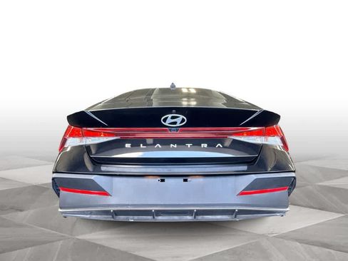Used 2024 Hyundai Elantra SEL FWD image 7