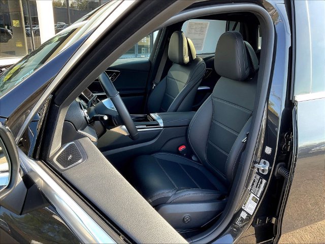 Used 2026 Mercedes-Benz GLC 300 4MATIC image 23