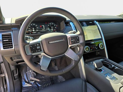 Certified 2025 Land Rover Discovery S AWD/4WD image 16