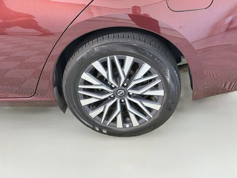 Used 2025 Nissan Altima 2.5 SV FWD image 31