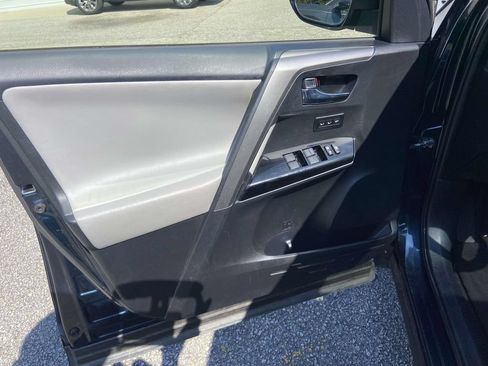 Used 2017 Toyota RAV4 Limited FWD image 12