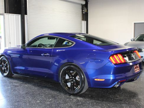 Used 2016 Ford Mustang Coupe image 6