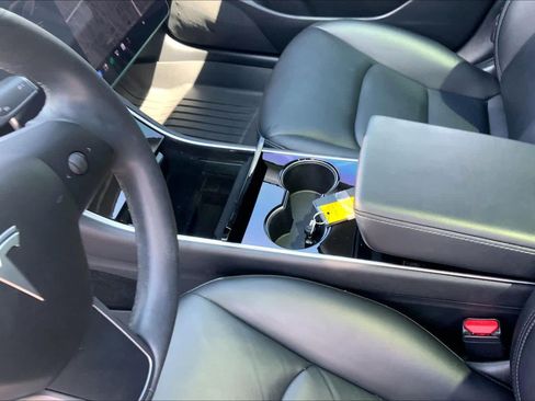 Used 2020 Tesla Model 3 Standard Range RWD image 16