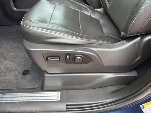 Used 2020 Chevrolet Silverado 1500 LTZ w/ LTZ Premium Package image 17