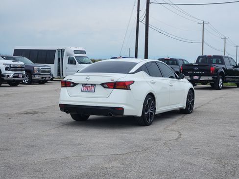 Used 2024 Nissan Altima 2.5 SR FWD image 7