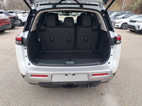 New 2025 Nissan Pathfinder SL w/ SL Premium Package image 24